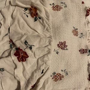 Bought from Pacsun, flowy bottom, white with flowers
